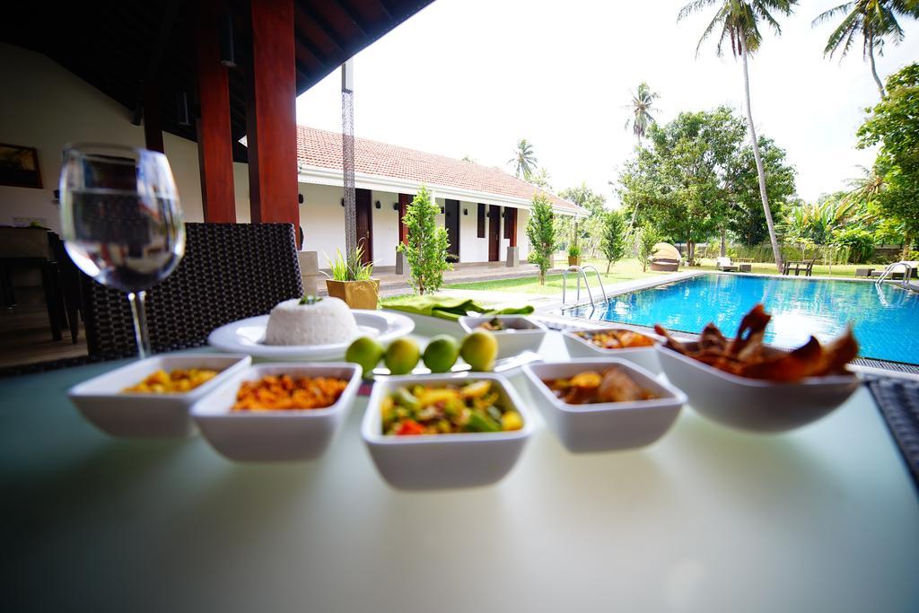 Lespri Grand Hotel Negombo Exterior foto