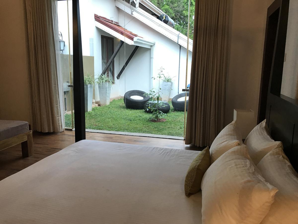 Lespri Grand Hotel Negombo Exterior foto