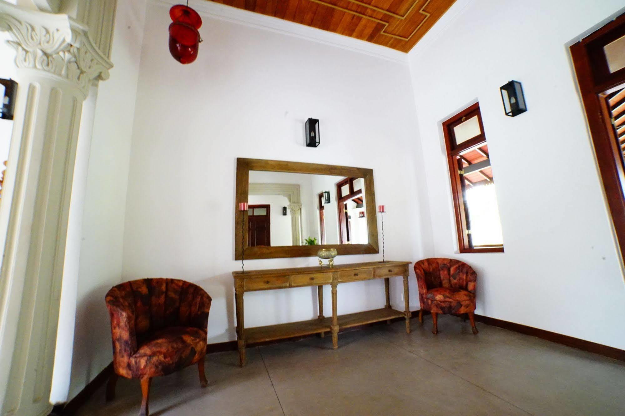 Lespri Grand Hotel Negombo Exterior foto