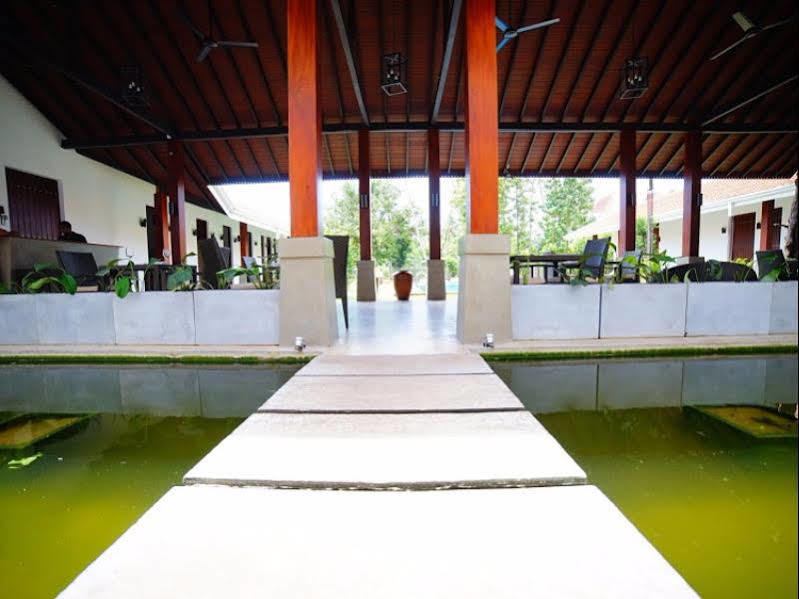 Lespri Grand Hotel Negombo Exterior foto