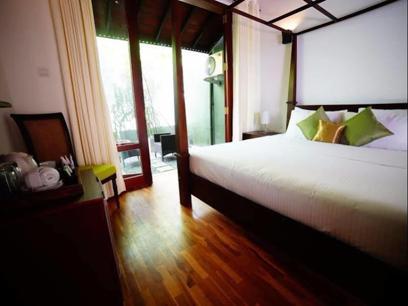 Lespri Grand Hotel Negombo Exterior foto